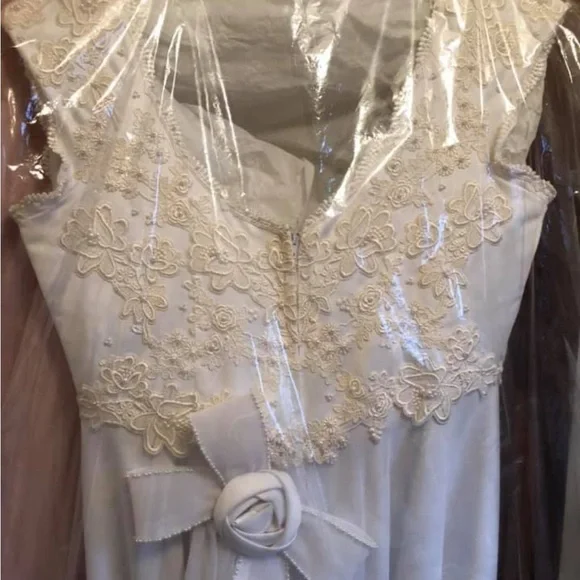 David’s Bridals Wedding Dress… size 16 altered to size 14